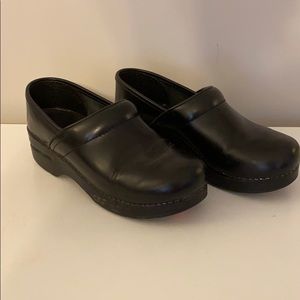 {Dansko} black clogs
